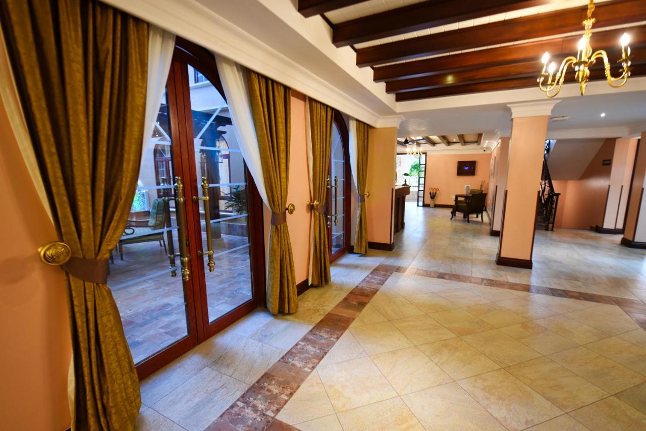 Casa Solada Hotel Кампала Екстер'єр фото